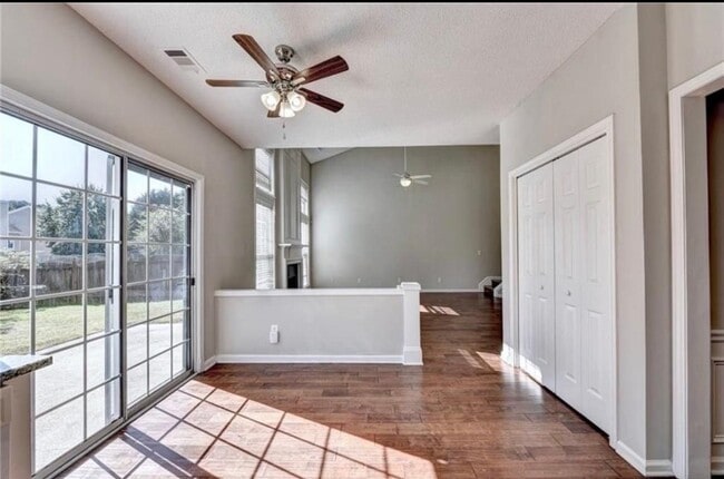 Building Photo - 300 Treyford Ct