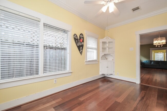 Building Photo - 3211 Beauchamp St
