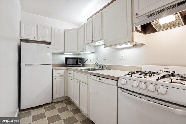 Building Photo - 4515 Willard Ave