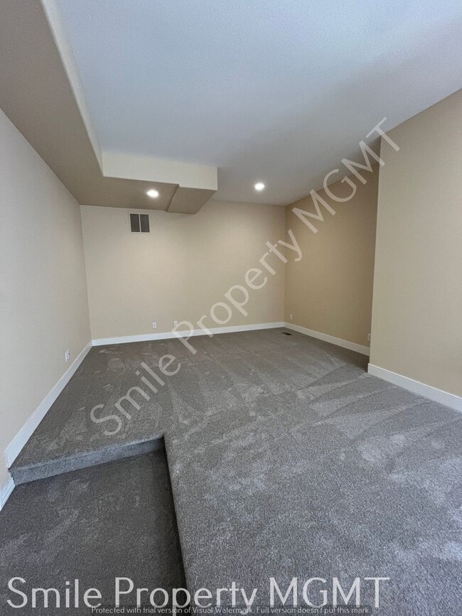 Building Photo - single house