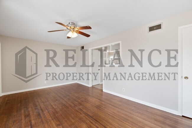 Building Photo - 3240 S Custer Ave