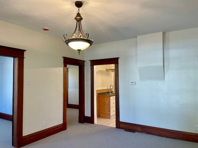 Building Photo - 160 500 S