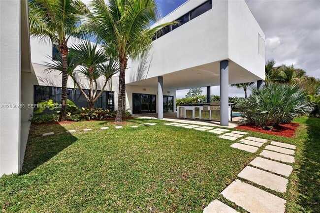 Building Photo - 16709 Botaniko Dr N