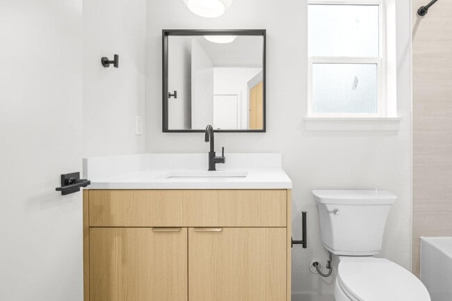 Building Photo - 540 N Blandena St