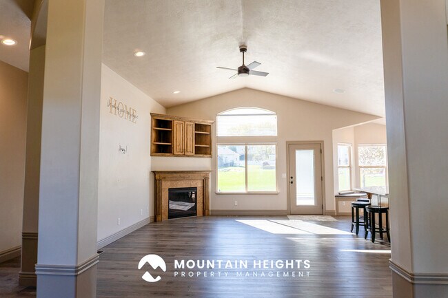 Building Photo - 4071 S Sandpiper Ln