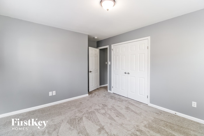 Building Photo - 2112 Pebble Dr