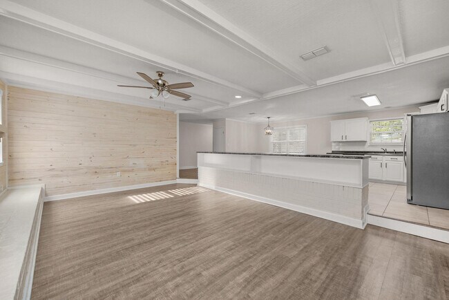 Building Photo - 4490 FL-87