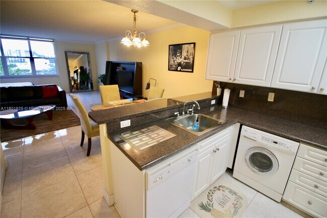 Building Photo - 2501 S Ocean Dr