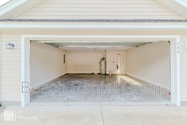 Building Photo - 246 Macarthur Dr