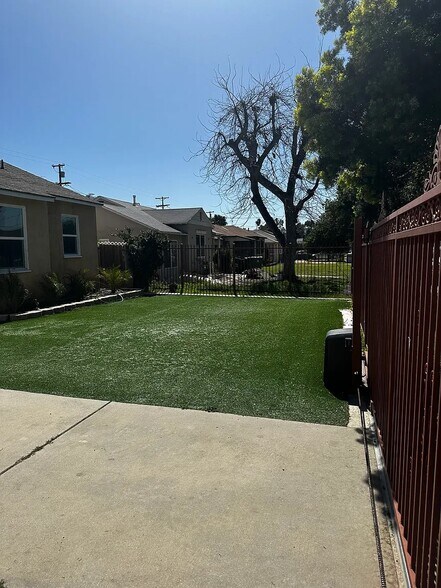 Building Photo - 7038 Yarmouth Ave