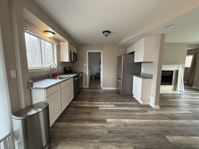 Building Photo - 1948 Henbert Rd