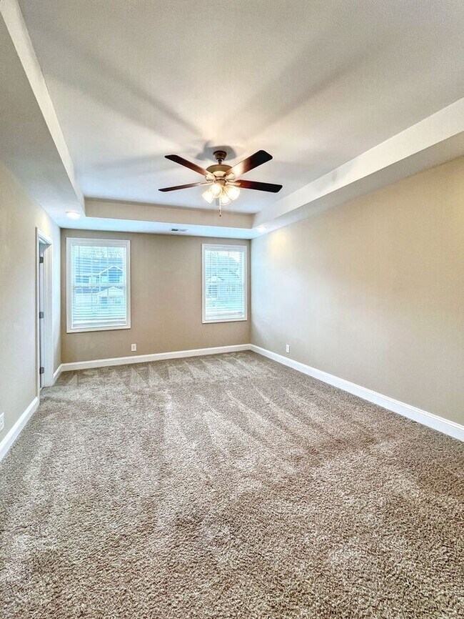 Building Photo - Spacious 3-Bedroom Home in a Prime Locatio...