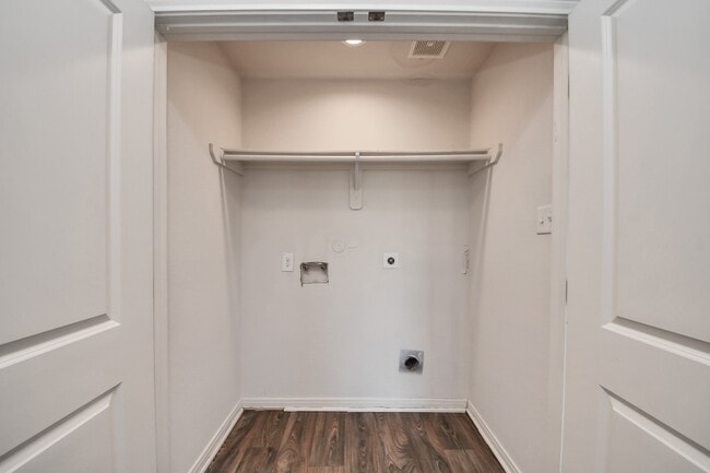 Building Photo - 164 Goldenrod