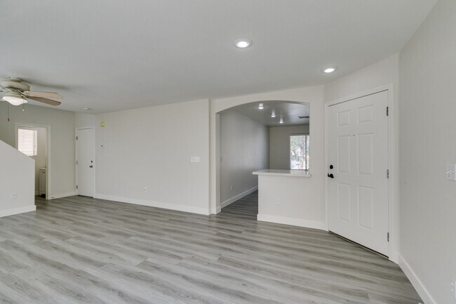 Building Photo - NEWLY UPDATED 4 BEDROOM HOME IN THE SOUTHWEST
