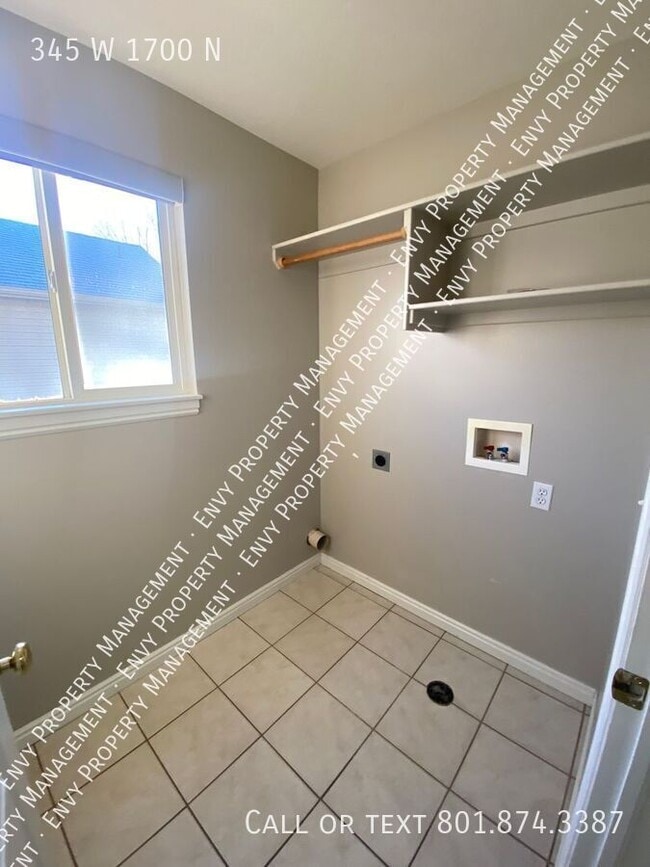 Building Photo - 345 1700 N