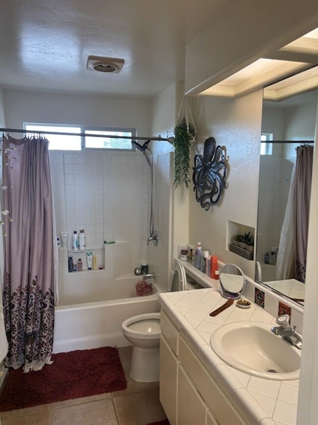 Building Photo - Minutes to Moonlight Beach | Stunning 5 Bedroom Encinitas Home