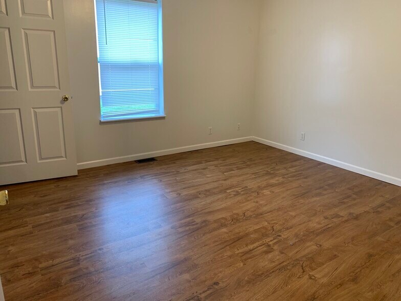 Building Photo - 225 Railroad St