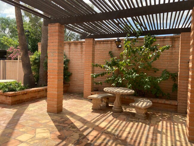 Building Photo - 3046 N 32nd St