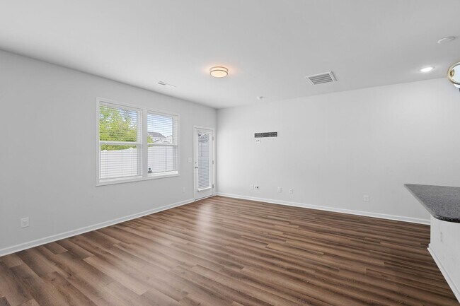 Building Photo - Charming 3 bedroom 2.5 bath Townhome in Wake Forest