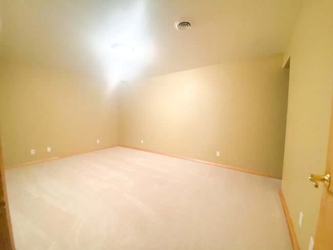 Building Photo - 13057 Velp Ave