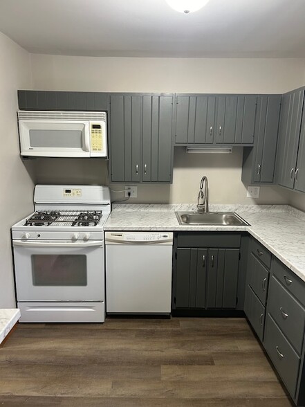 Building Photo - 6050 OH-14