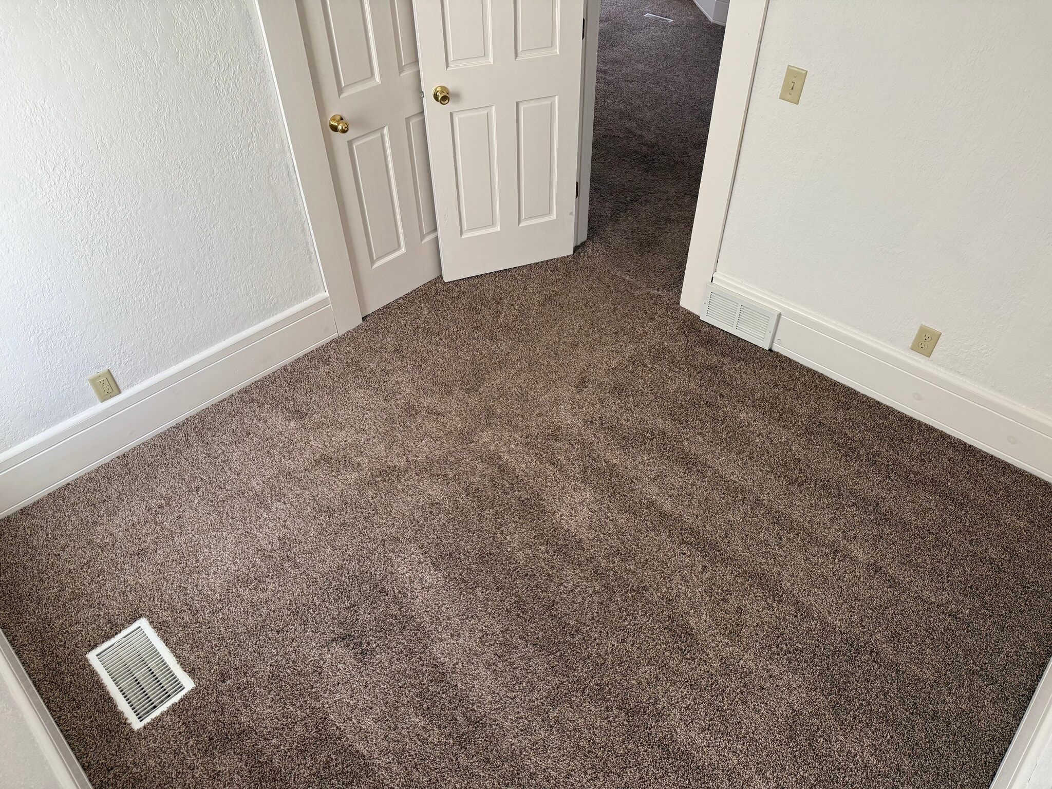 Building Photo - 684 Hawthorne Ave E