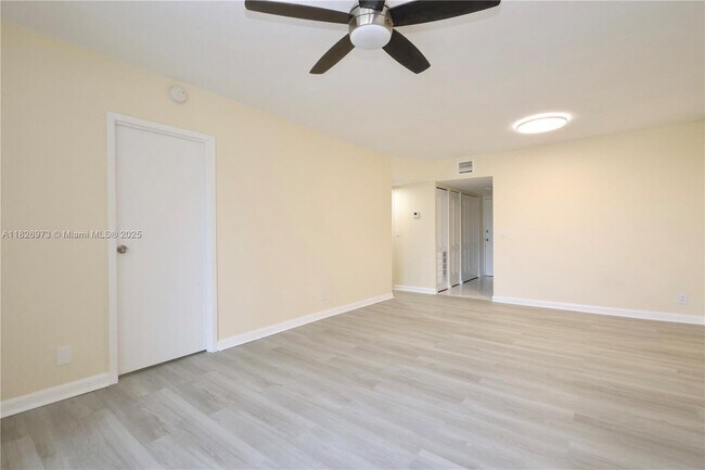 Primary Photo - 2821 Somerset Dr