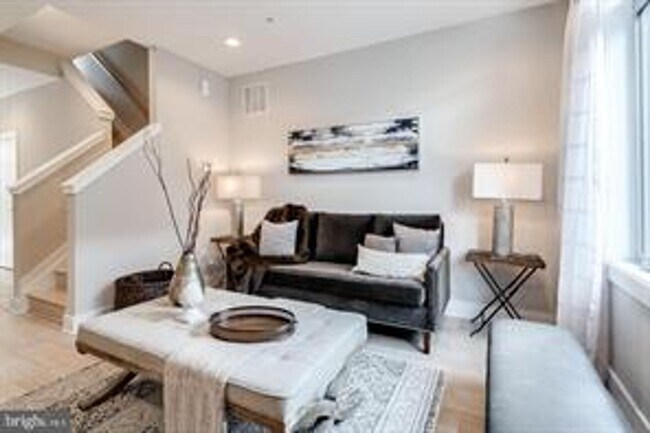 Building Photo - Northern Liberties Townhome with 2 Car Parking