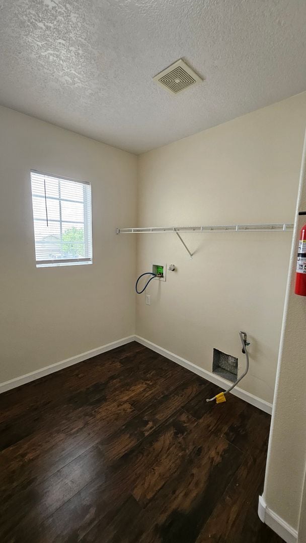 Building Photo - 5 Bed 3 Bath