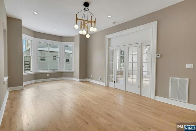 Building Photo - 49 Park Ave