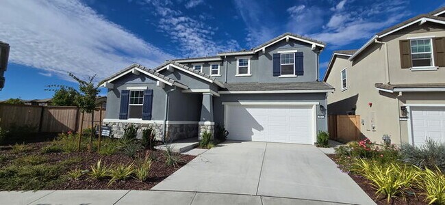 Building Photo - Welcome to your dream home in Lathrop! Thi...