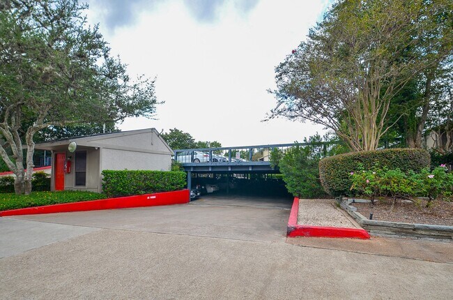 Building Photo - 5711 Sugar Hill Dr