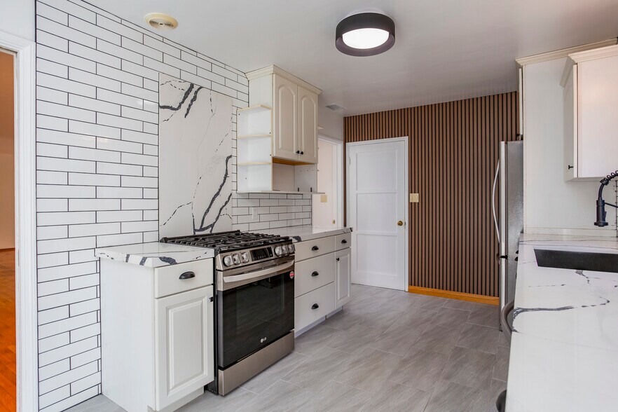 Building Photo - 634 Tarento Dr