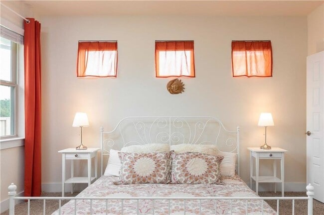 Building Photo - Pristine gated community single story home...