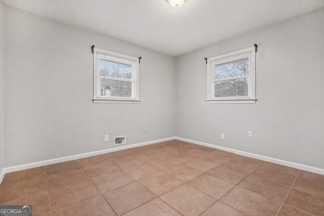 Building Photo - 2874 Cheney St