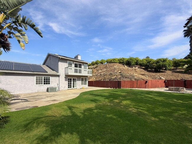 Building Photo - Stunning 4B/2.5Ba House w/ Two Fireplaces,...