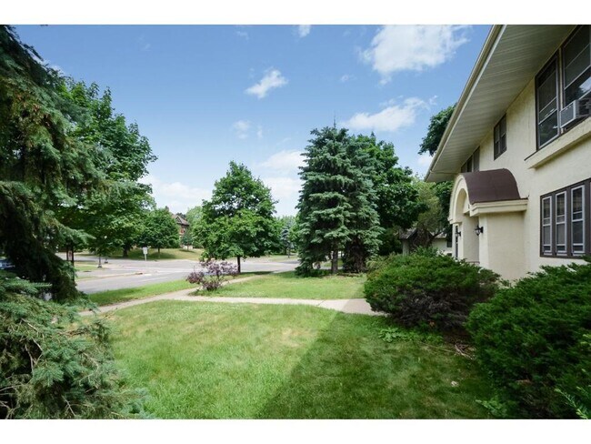 Building Photo - 116 Lexington Pkwy N