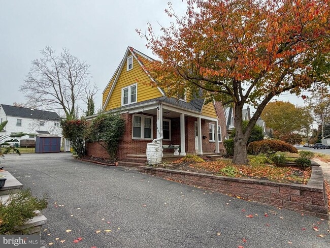 Building Photo - 409 Sanhican Dr