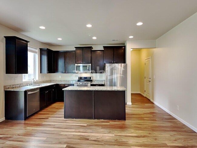 Building Photo - 2655 Moore St