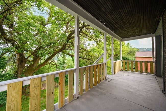 Building Photo - Single Family Home