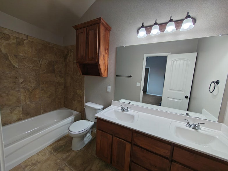 Building Photo - 701 Sladecek Dr