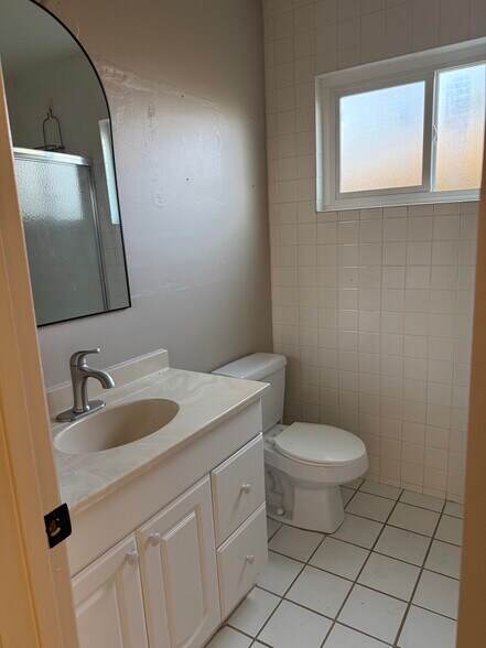 Building Photo - 13425 Standish Dr