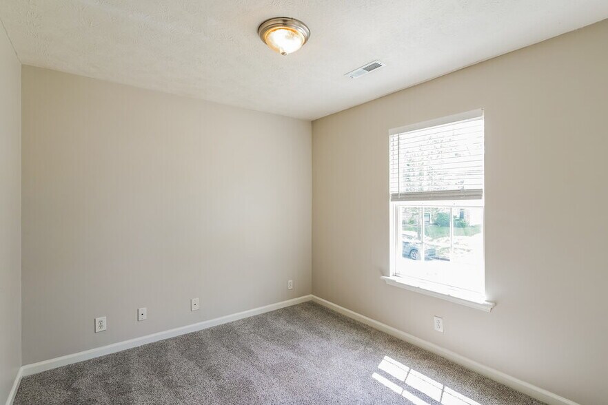 Building Photo - 7480 Maggie Dr