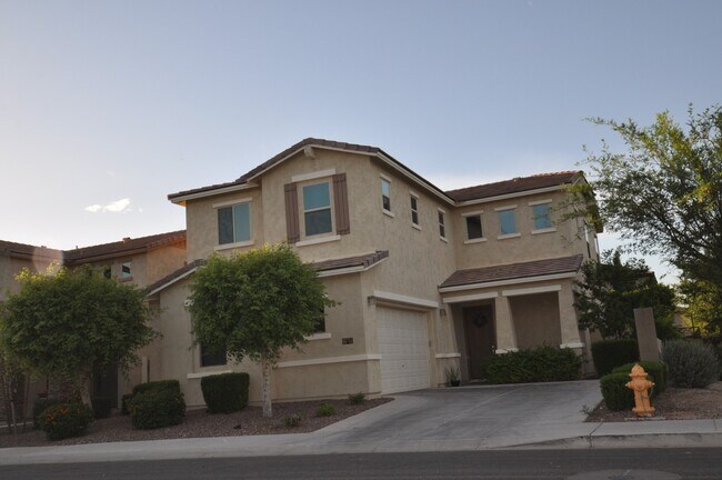 Building Photo - Stunning 5bed/3bath 2771 sq/ft Gilbert Home!