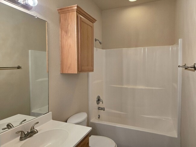 Building Photo - Robinson Townhome