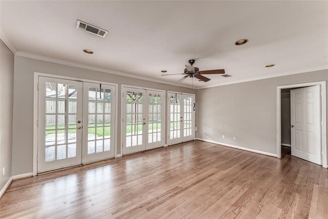 Building Photo - 5537 Lincrest Ln