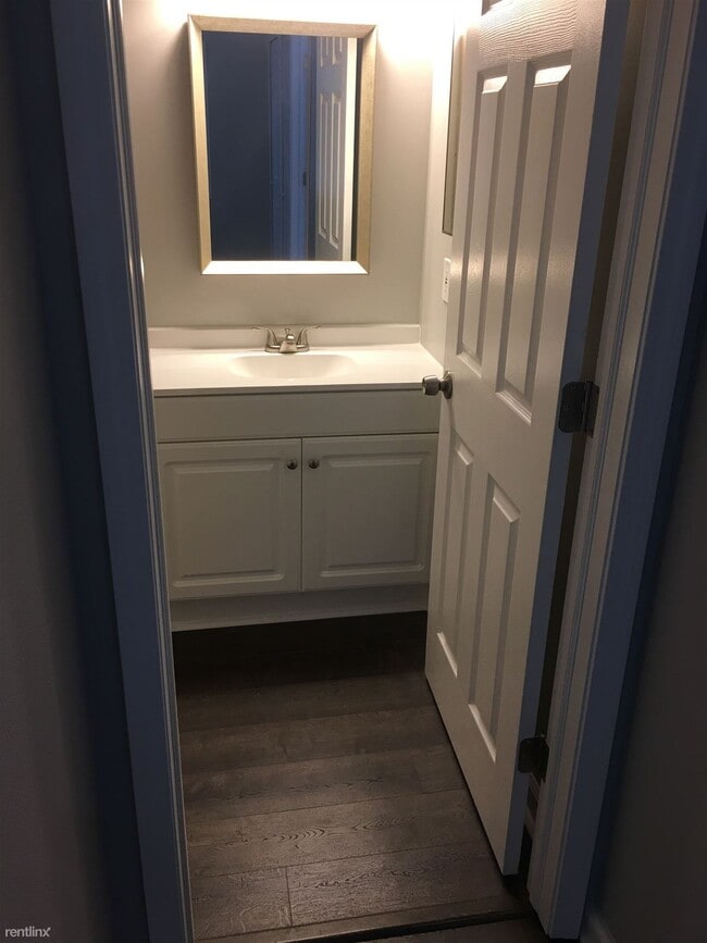 Building Photo - 1 br, 1 bath Condo - 33903 Pondview Cir