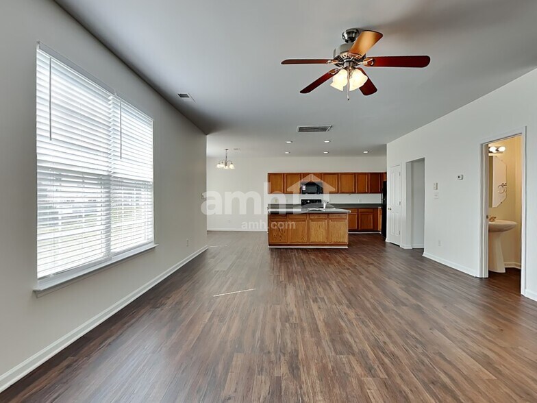 Building Photo - 2526 Ingleside Dr