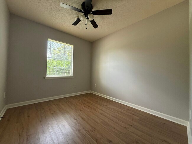 Building Photo - 4200 Clydesdale Dr