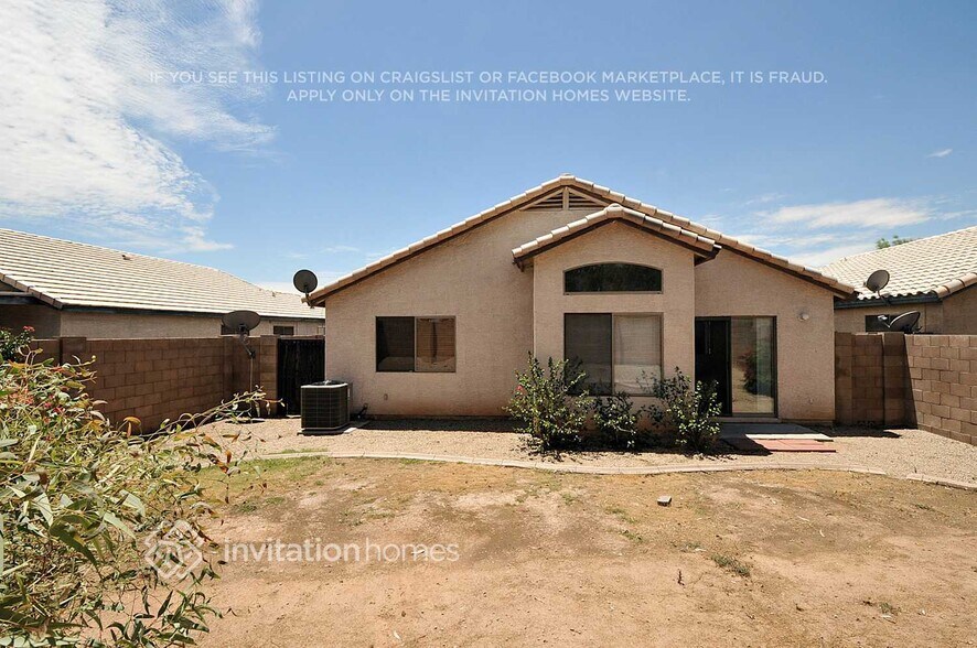 Building Photo - 15912 W Smokey Dr